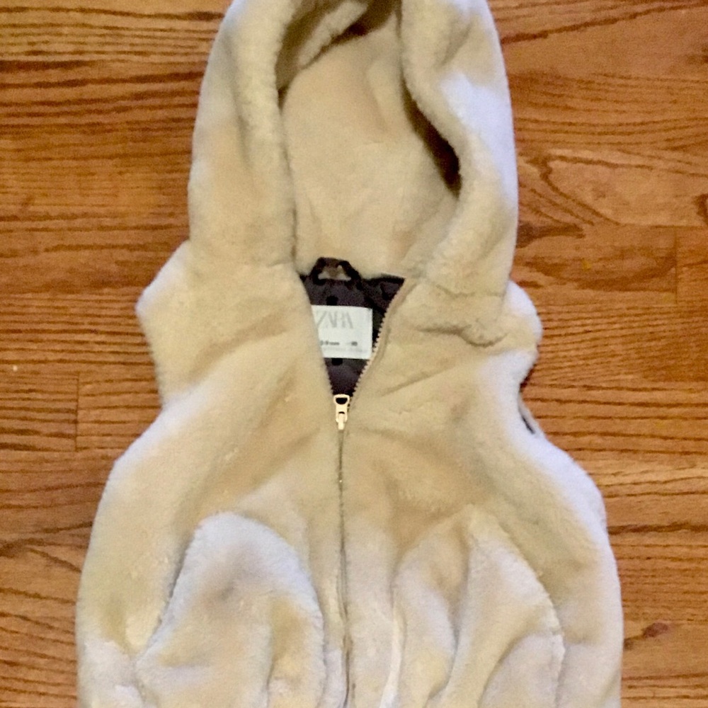 Zara kids Cream Faux Fur fleece hooded Vest for 2-3 years of age - Picture 2 of 5